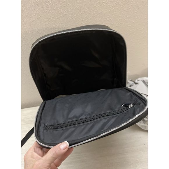 Guess Los Angeles KAMRI Travel Laptop Backpack Black Signature Embossed NWT - Picture 10 of 15